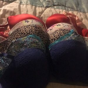 5 victoria secret bras 3 are 34 C and 2 are 34D